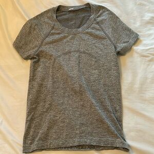 Lululemon Short Sleeve Swiftly Tech Slate/White Size 2